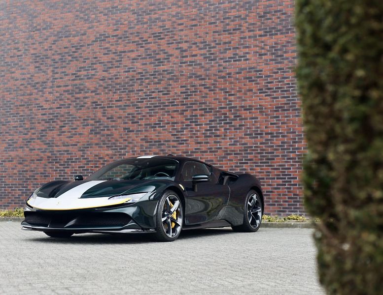 Ferrari SF90 (2021) Stradale 4.0 V8 1001PS 4x4 Ate - fotka 21 z 72