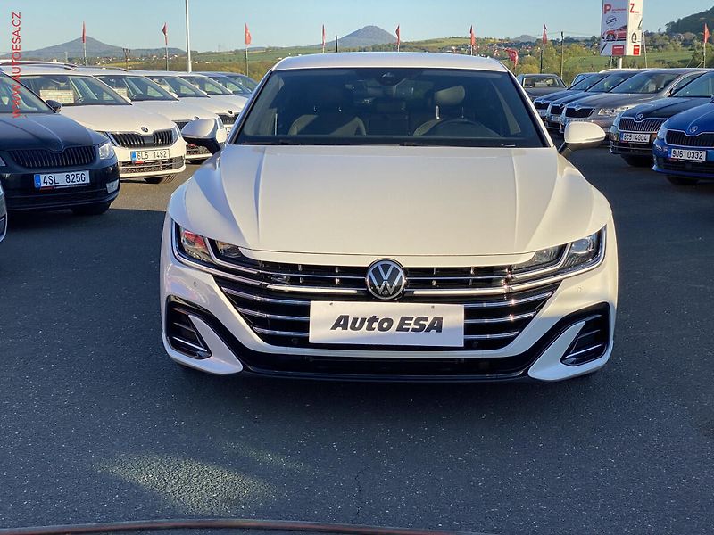 Volkswagen Arteon (2022) 2.0 TSi, ČR, R-Line, DSG - fotka 2 z 16