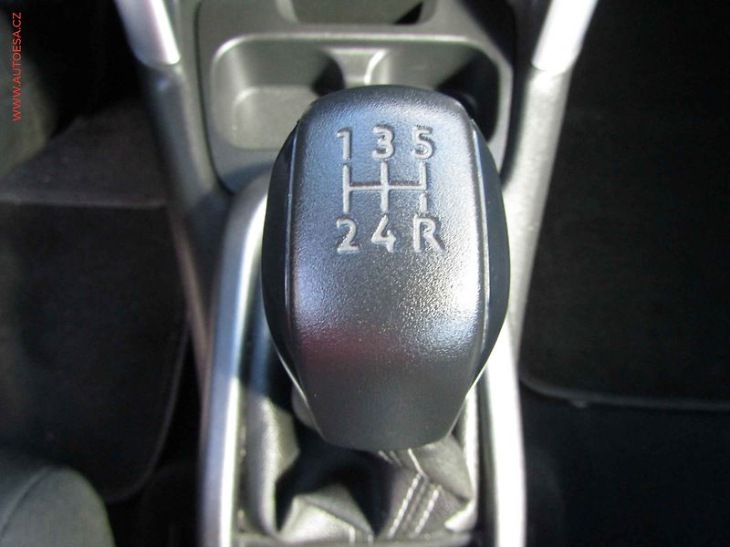 Citroën C3 Aircross (2018) 1.2PT, AC, tempo, park.asist - fotka 17 z 19