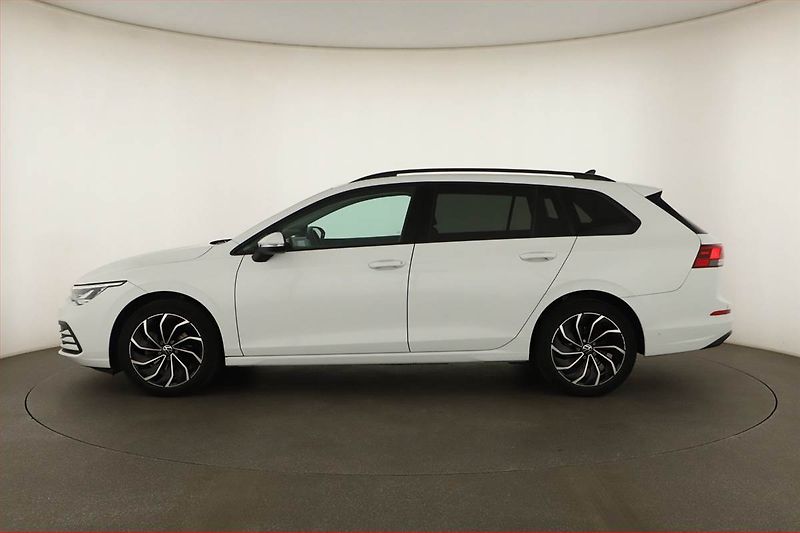 Volkswagen Golf (2022) Life 1.5 TSI - fotka 3 z 15