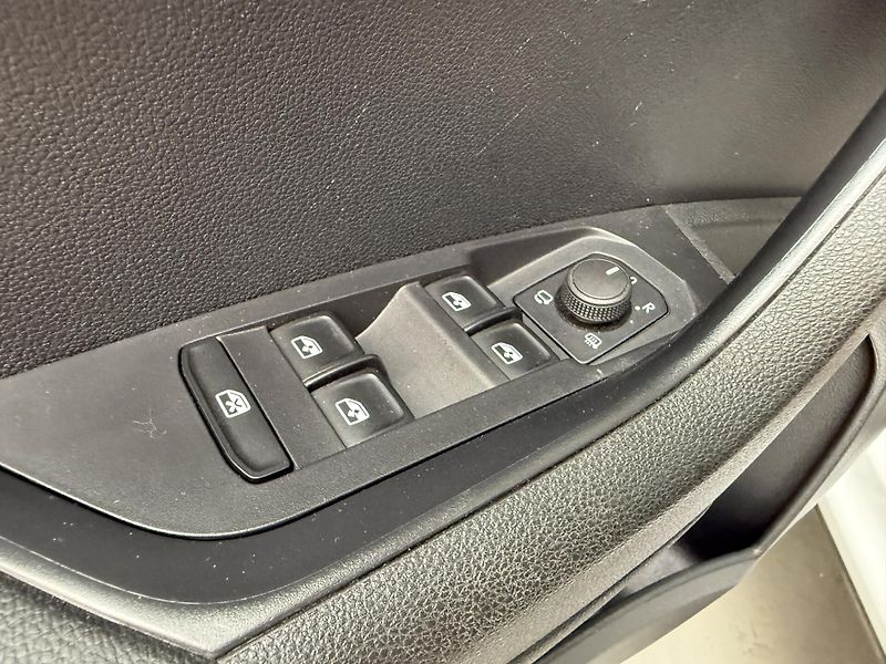 Škoda Karoq 1.5 TSI 110kW Style - fotka 9 z 11