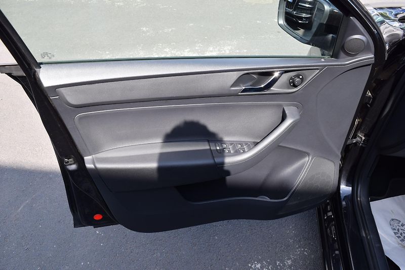Škoda Rapid (2014) 1.2TSI 77kw ELEGANCE XEN ALU  - fotka 17 z 48