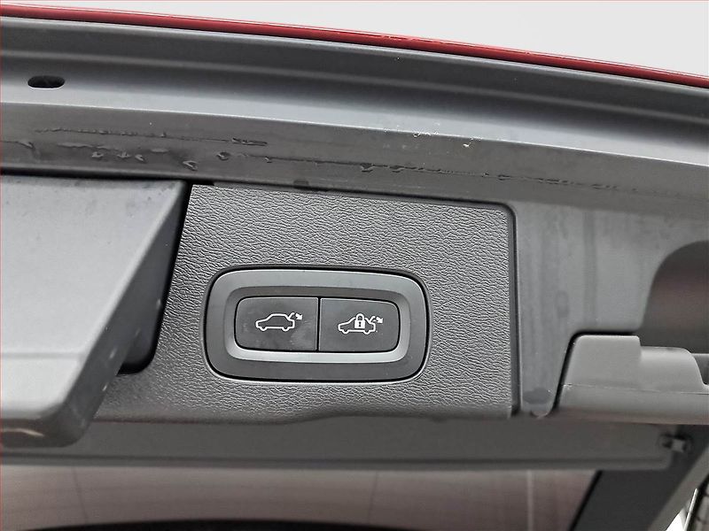 Volvo XC60 (2018) D4 AWD - fotka 17 z 24