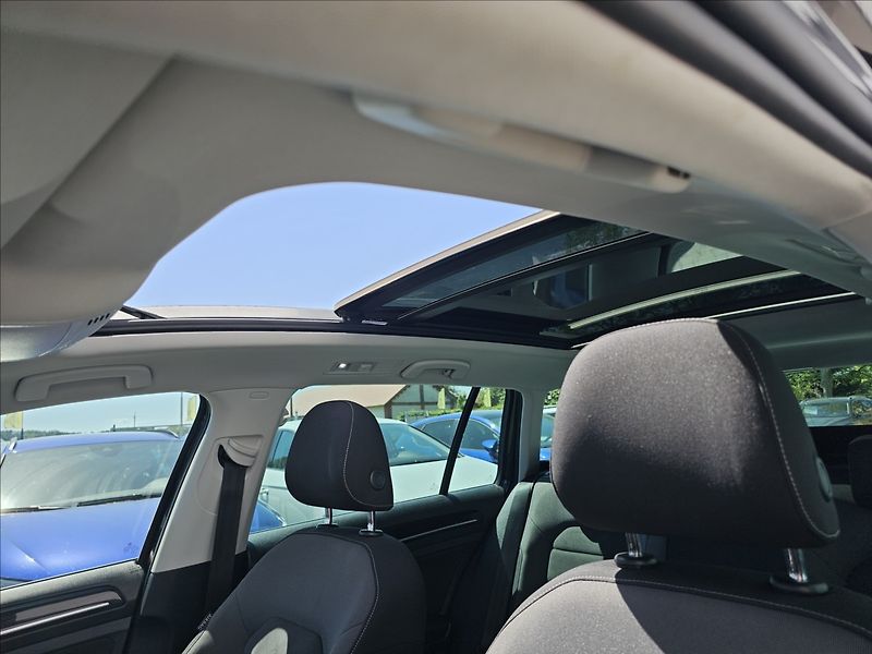 Volkswagen Golf 1,4TSi 110KW DSG Highline - fotka 25 z 50