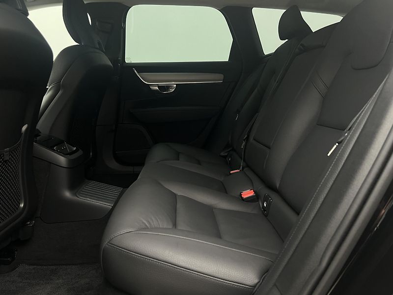 Volvo V90 T6 AWD DARK PLUS AUT - fotka 6 z 47