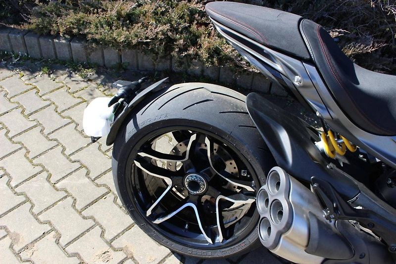 Ducati XDiavel (2025) V4  Burning Red 2025 SKLADEM n - fotka 7 z 13