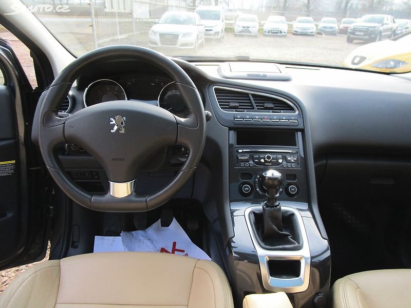 Peugeot 5008 1,6 - 115KW - NOVÁ STK - fotka 16 z 36