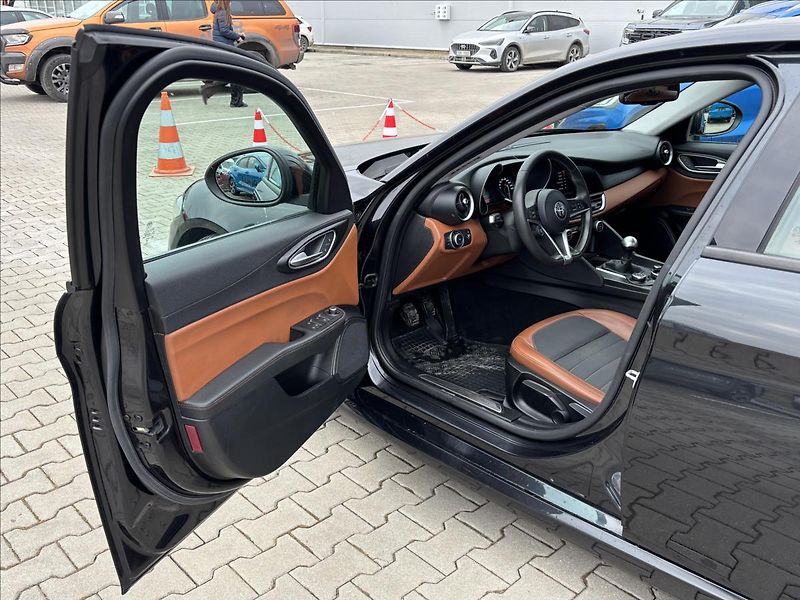 Alfa Romeo Giulia 2,2 JTDm 132kW 180 MT Super - fotka 20 z 37