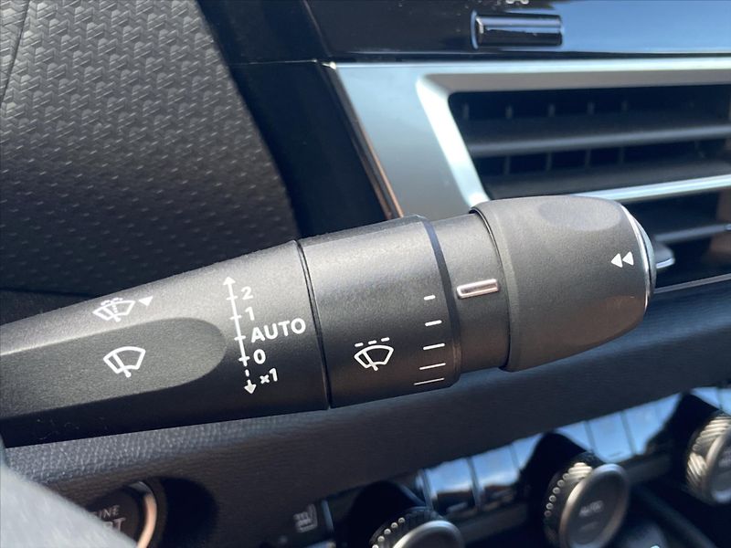 Citroën C4 1,2 PT 96kW Shine Aut Kůže HUD - fotka 20 z 34