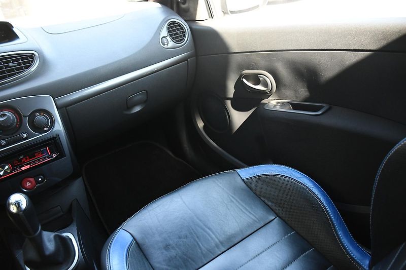 Renault Clio 1,2i 55KW SPORT 2xKOLA  - fotka 21 z 36