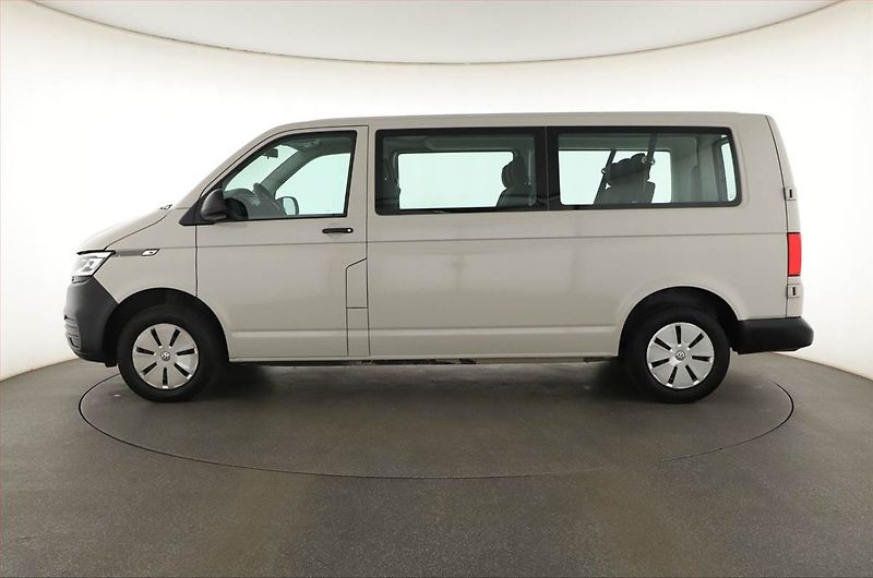 Volkswagen Transporter (2020) 2.0 TDI, Bus, 9Míst, ČR, 1Maj - fotka 3 z 14
