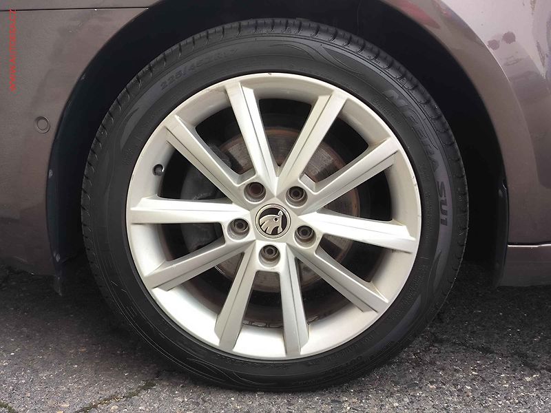 Škoda Octavia (2013) 1.6 TDi, DSG, park.čidla - fotka 22 z 23