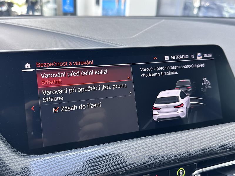 BMW Řada 1 118i Model Sport Line - fotka 18 z 23