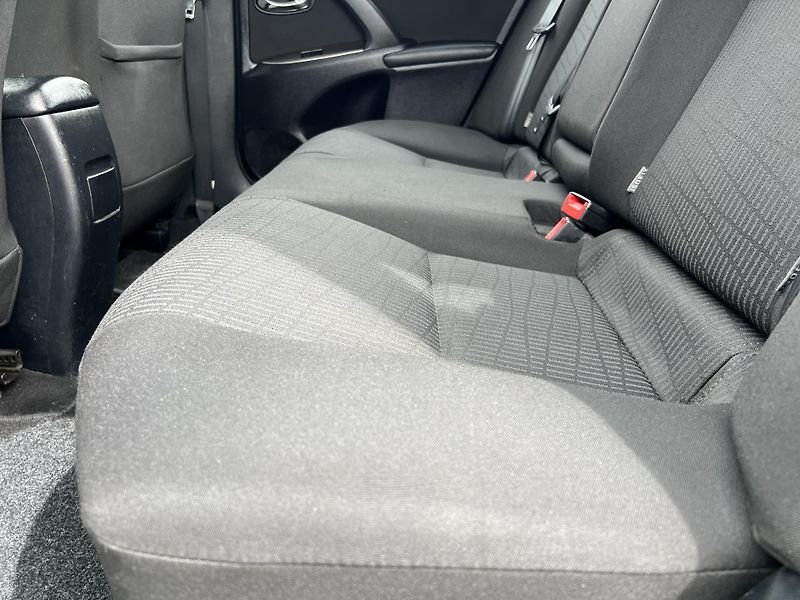 Toyota Avensis SOL 1.8 VVT-i NAVI KLIMA ALU - fotka 29 z 45