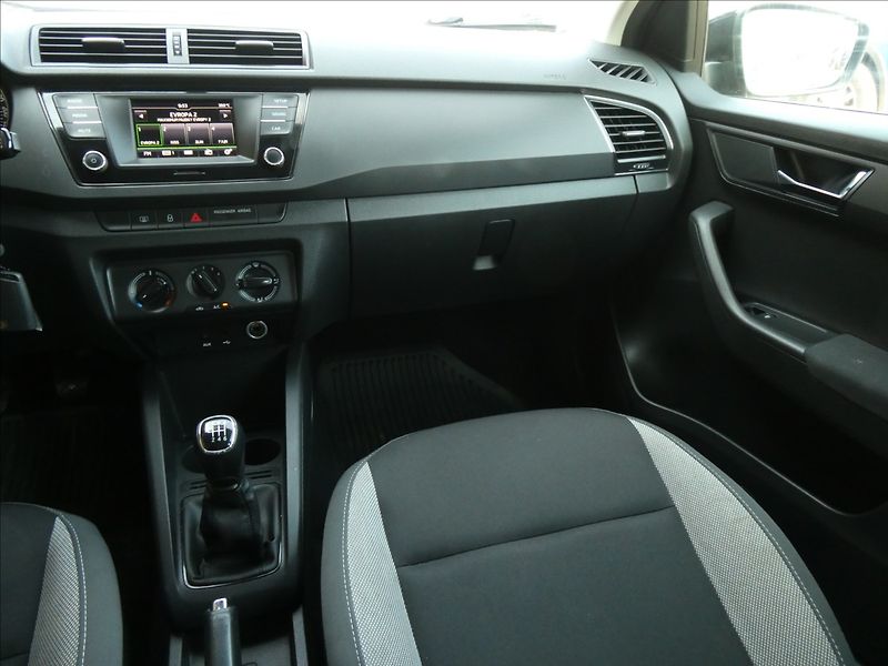 Škoda Fabia 1,0 TSI 81kW Ambition,2 x kola - fotka 26 z 38
