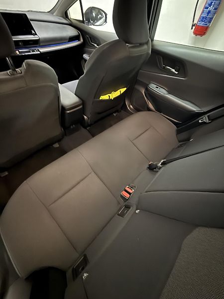 Toyota Prius (2026) PHEV 2.0 PlugIn hybrid  - fotka 6 z 10