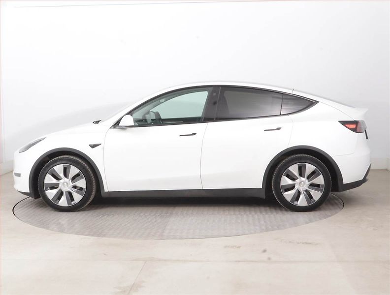 Tesla Model Y (2023) Long Range AWD 79kWh, SoH 90% - fotka 3 z 23