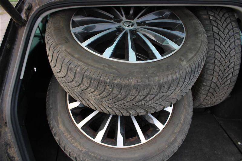 Škoda Kodiaq 2,0 TDi  WEBASTO, DSG, 4 x 4 - fotka 14 z 37