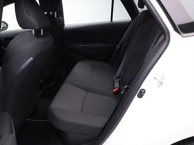 Toyota Corolla 1,8 Hybrid 72kW Aut. CZ DPH - fotka 13 z 24