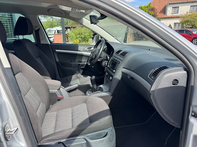 Škoda Octavia (2011) Elegance 2.0 TDI 4x4 103kW - fotka 26 z 36