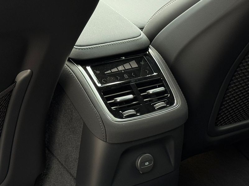 Volvo XC90 (2026) ULTRA,BLACK EDITION T8, VZDUCH - fotka 12 z 26