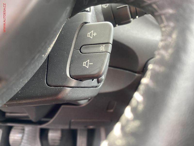 Renault Clio (2008) 1.2 i, ČR, Temp.STK1/27 - fotka 17 z 20