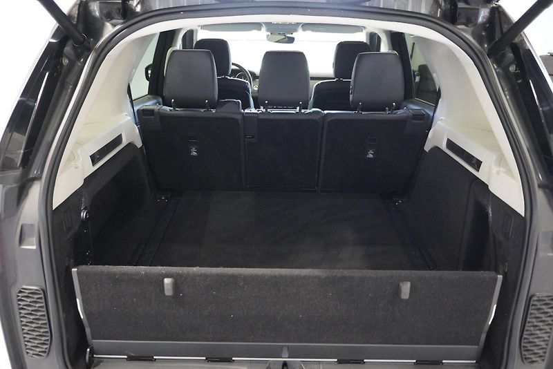Land Rover Discovery 3,0 TD6 HSE 4WD AUT. - fotka 32 z 38