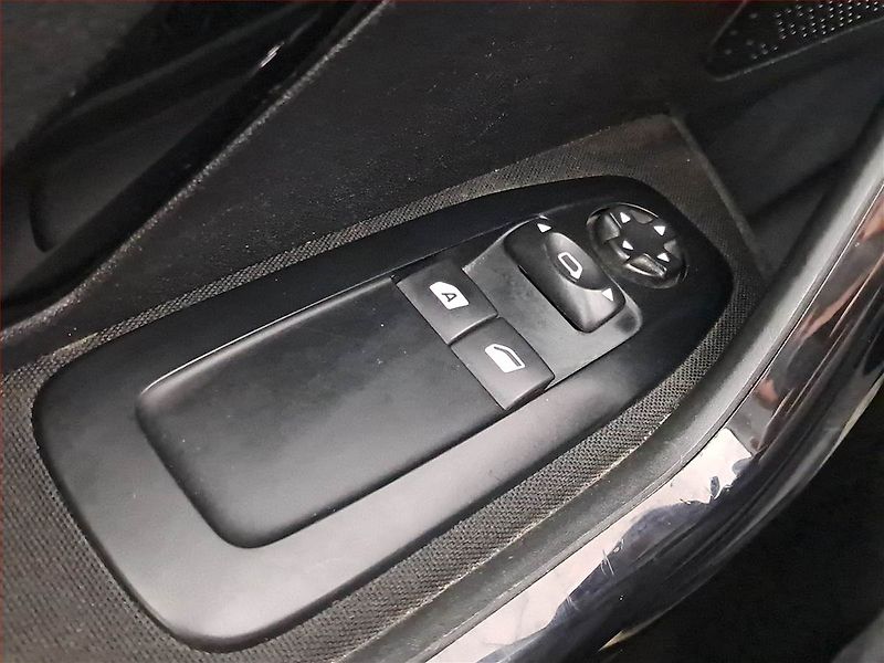 Peugeot 208 (2015) Active 1.4 HDI, Tempomat - fotka 15 z 16