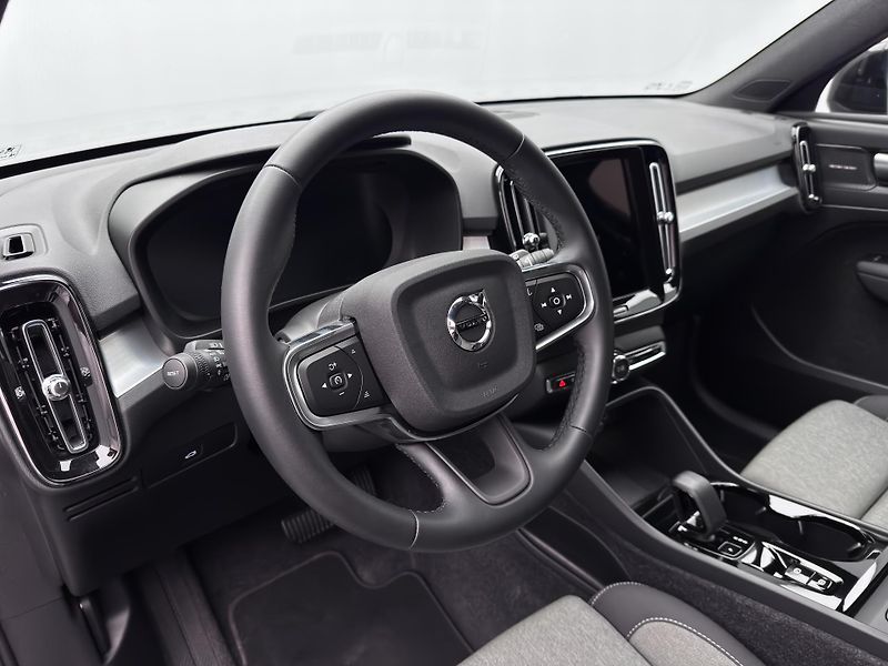 Volvo XC40 B4 DARK PLUS CZ 1.maj - fotka 25 z 47