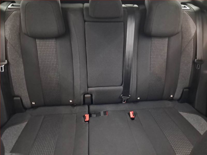 Peugeot 3008 (2021) 1.2 PureTech, ČR,1.maj - fotka 10 z 19