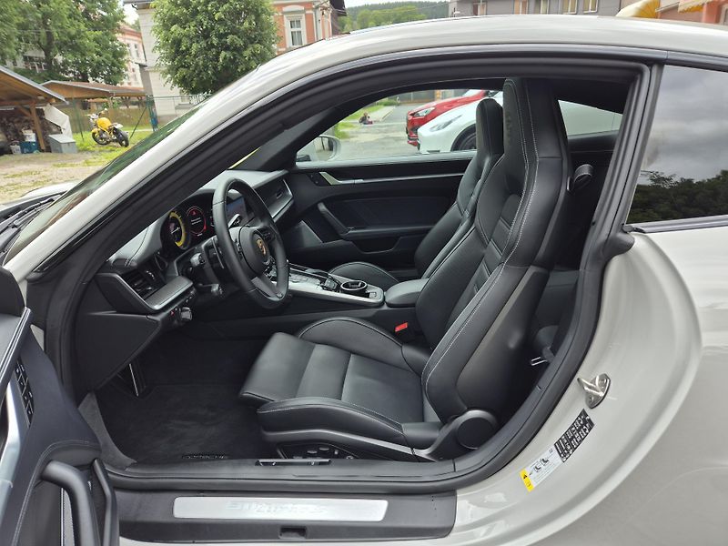 Porsche 911 TURBO S 478kw  - fotka 11 z 41