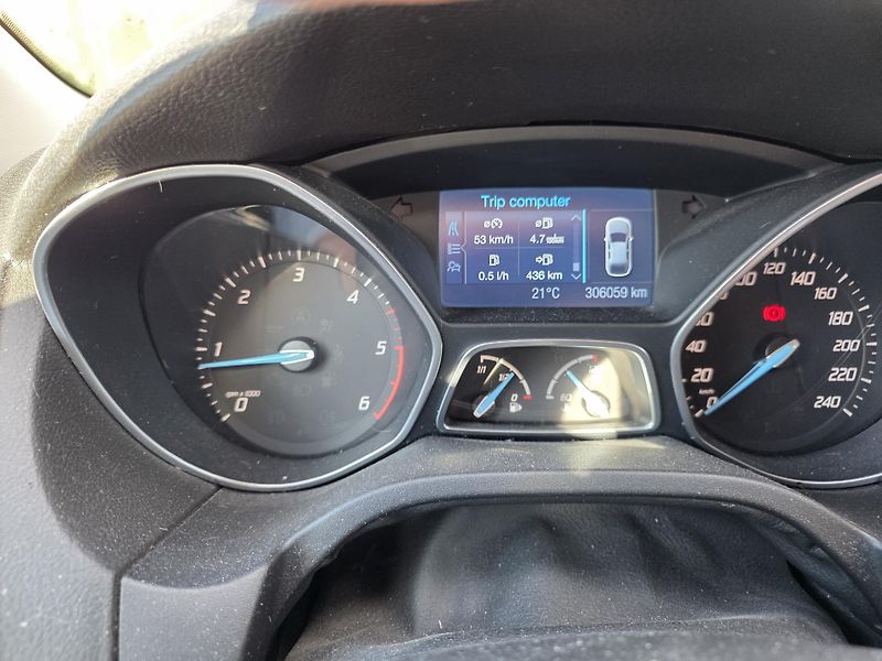 Ford Focus (2011) 1.6 TDCi 85kW Titanium - fotka 4 z 20
