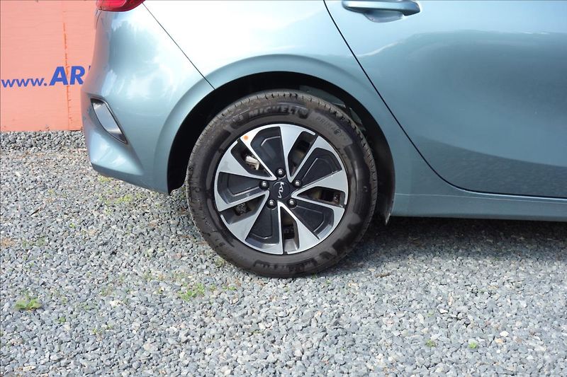 Kia Ceed 1,5 T-GDi,ČR,1 MAJ.,SERV.KN. - fotka 9 z 40