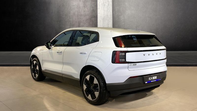 Volvo EX30 (2026) PLUS, P5 LONG RANGE electric, - fotka 4 z 9