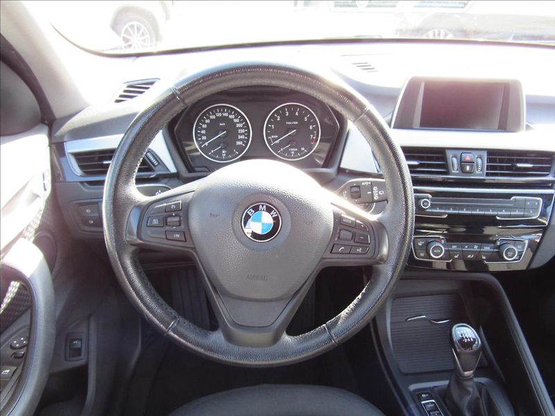 BMW X1 1,5 T sDrive 18i Manuál - fotka 12 z 32