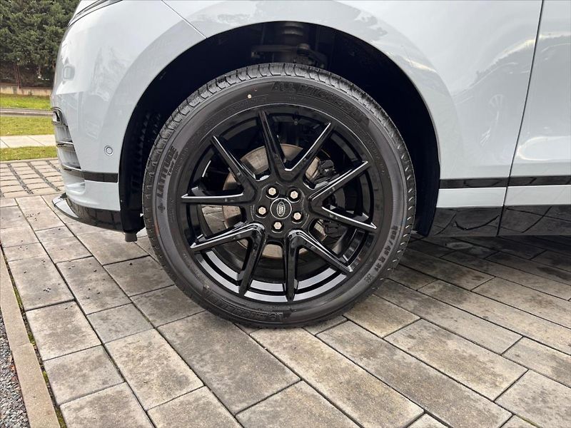 Land Rover Range Rover Velar 2,0 D200 DYNAMIC SE AWD - fotka 3 z 33