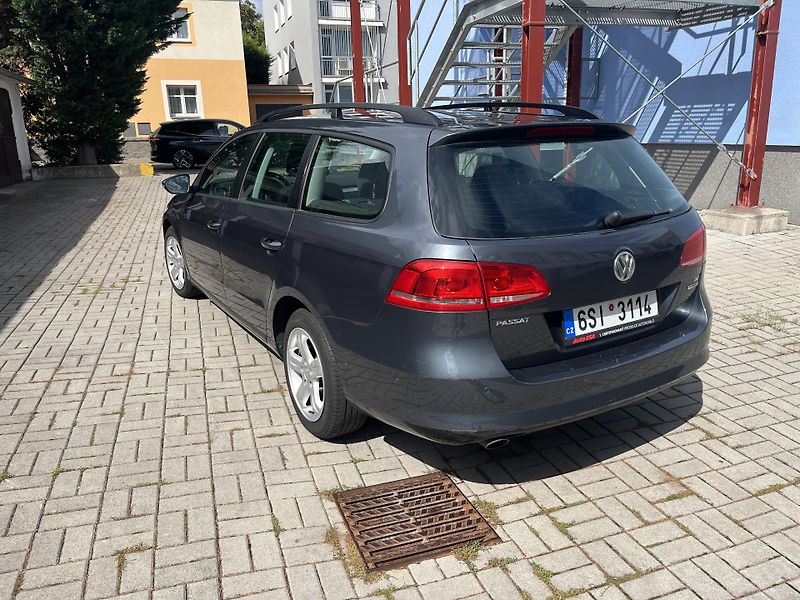 Volkswagen Passat (2010) - fotka 6 z 19