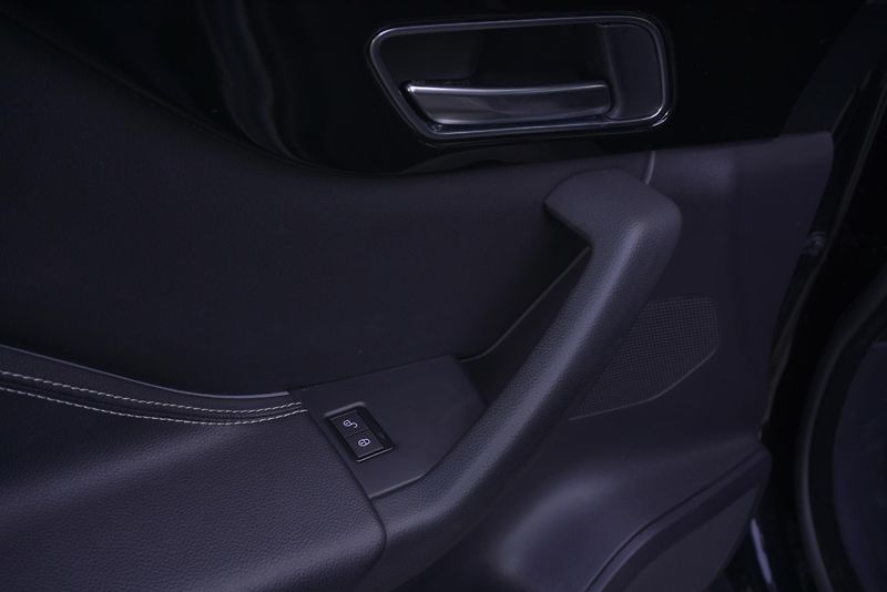 Jaguar F-Pace 2.0 25T 184kW - fotka 12 z 31
