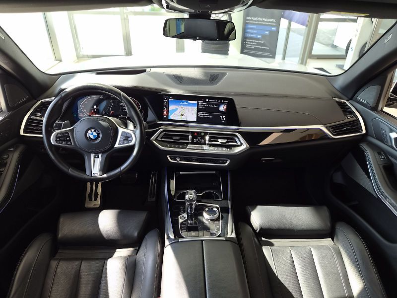 BMW X5 xDrive40i - fotka 18 z 33