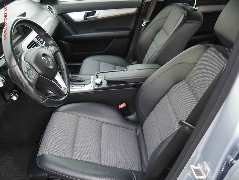 Mercedes-Benz Třídy C (2013) 1.6T, AT, bixen, AC - fotka 9 z 20
