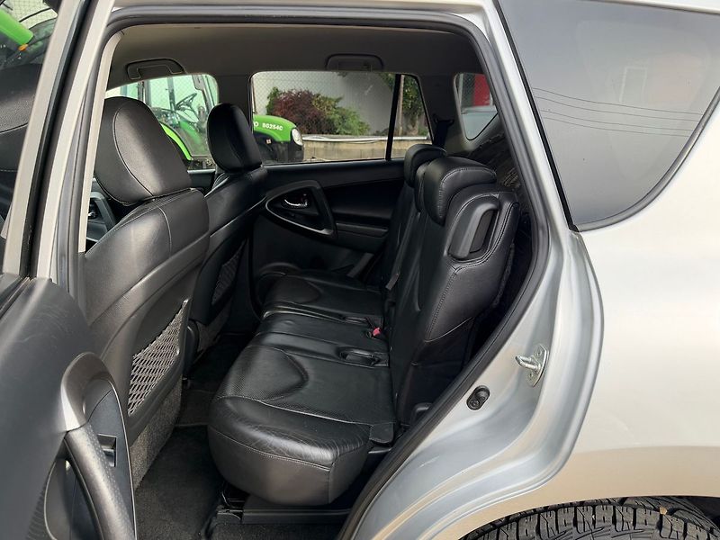 Toyota RAV4 2.2 D-CAT 110KW*4X4*71.TIS KM* - fotka 15 z 28
