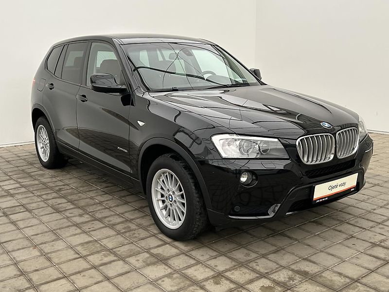BMW X3 3.0 i 4x4 XDRIVE - fotka 3 z 23