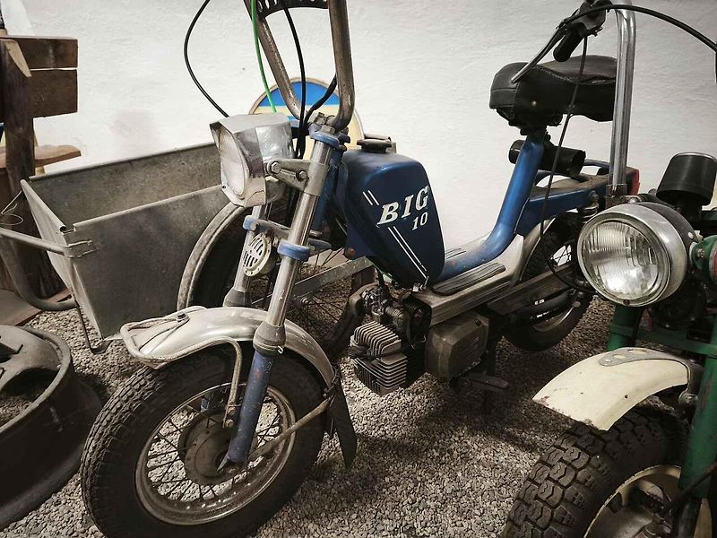 U vstupu do muzea překvapí stylově zařízená recepce z Barkasu.