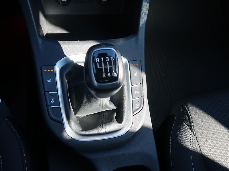 Hyundai i30 1.6CRDi 85kW STYLE NAVI ALU - fotka 23 z 31