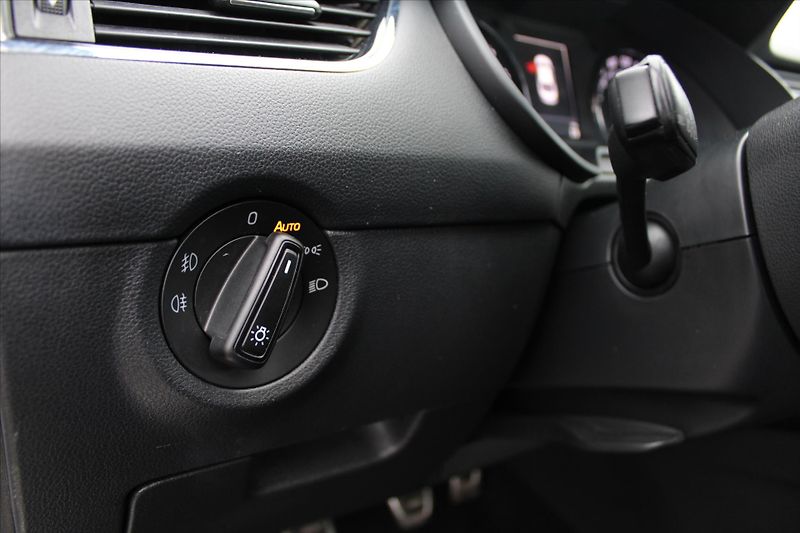 Škoda Octavia RS 2.0TDI 135kW BIXEN TAŽNÉ ČR - fotka 19 z 19