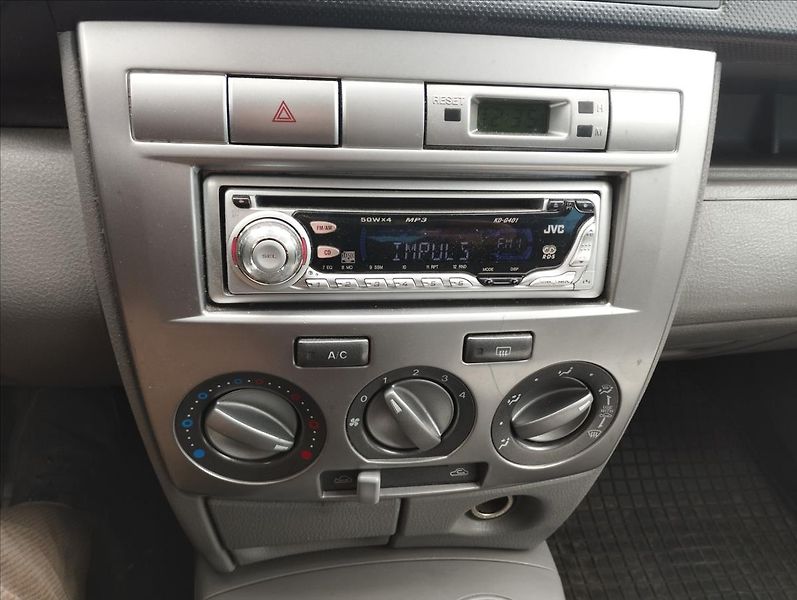 Mazda 2 1,2 - fotka 12 z 14