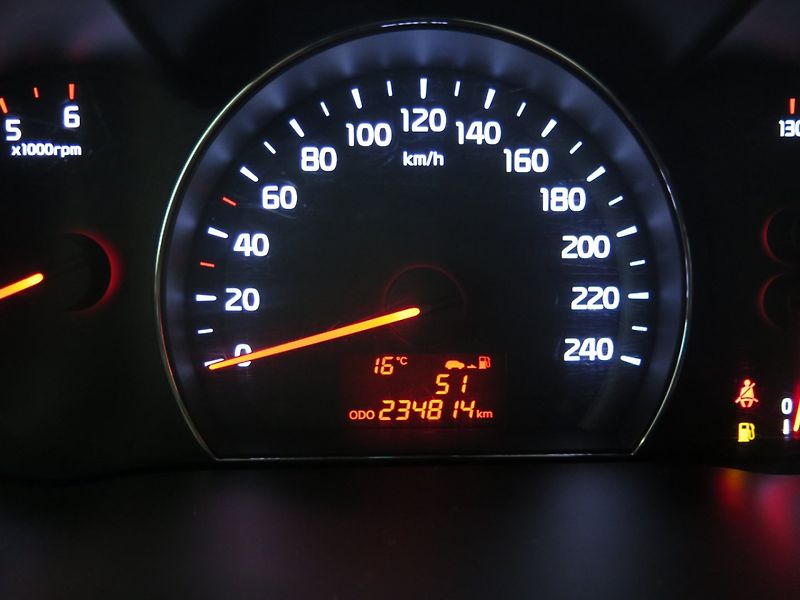 Kia Sorento (2013) 2.2CRDi,4x4,kamera,tažné - fotka 6 z 28