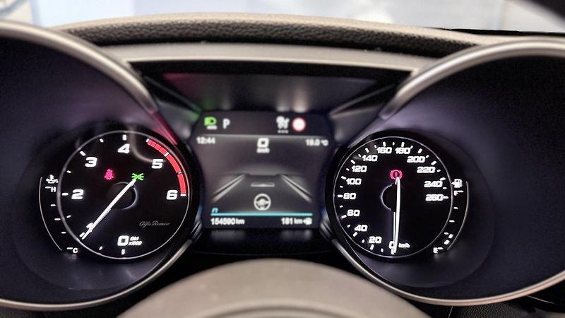 Alfa Romeo Giulia (2023) 2.2D,SPRINT,AT8,ZÁRUKA - fotka 30 z 56