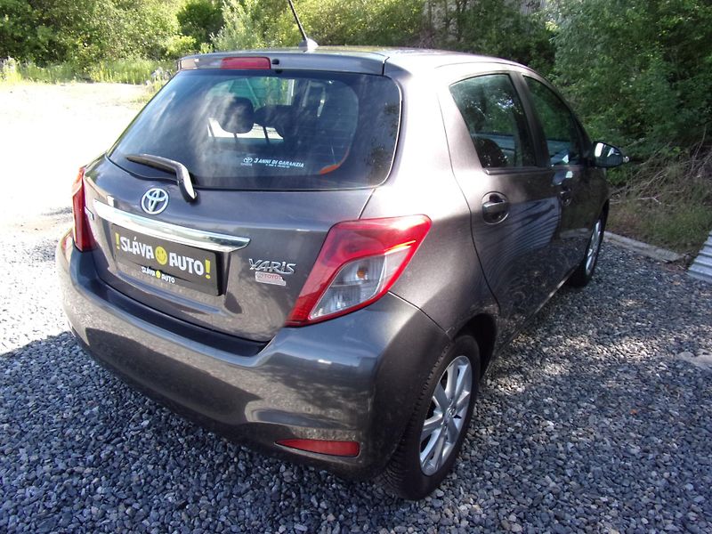 Toyota Yaris (2012) 1.3i 73kW LOUNGE AUT.KLIMA KM - fotka 5 z 23