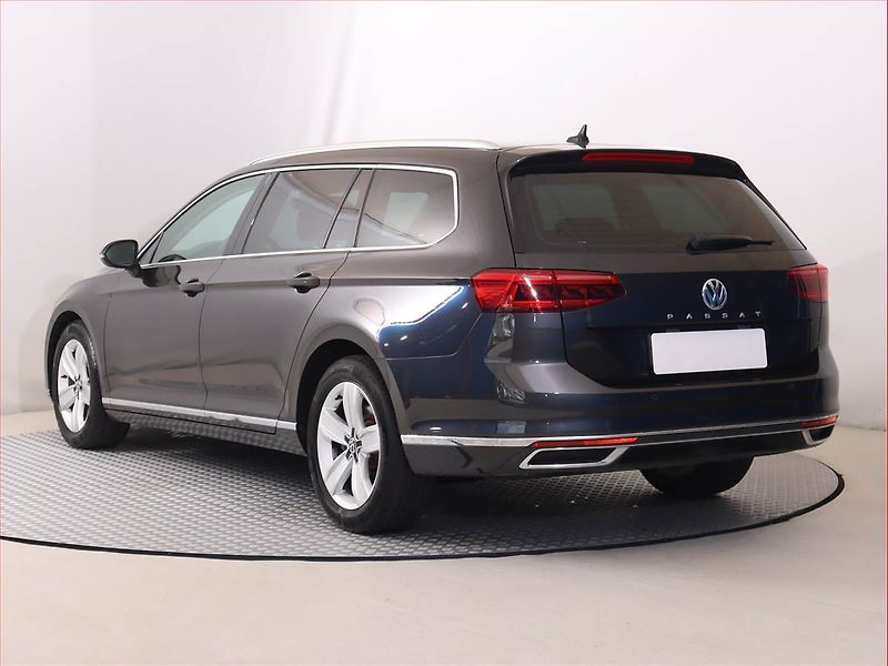 Volkswagen Passat (2019) 2.0 TDI - fotka 4 z 24